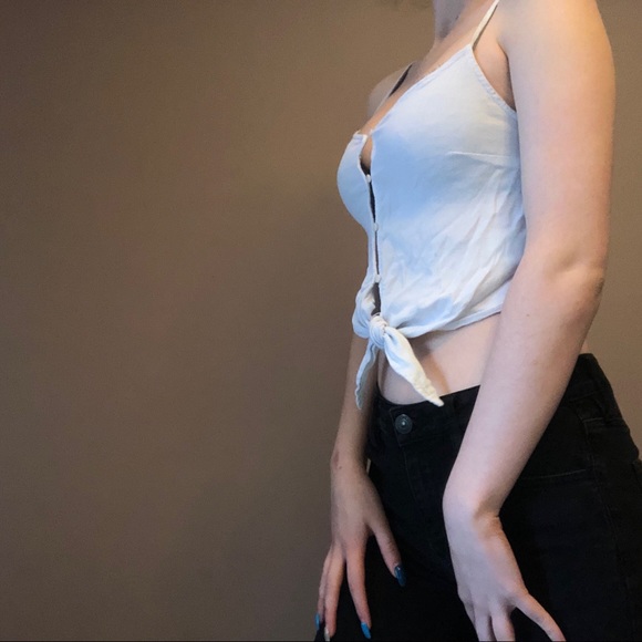 Kendal and Kylie Crop Top - Picture 4 of 6